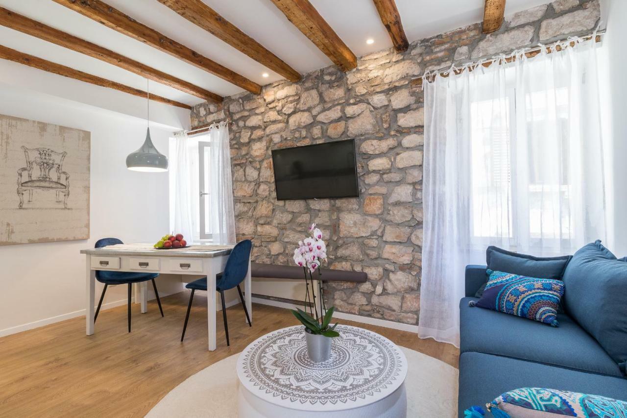 Deluxe Apartment Vera Rovigno Esterno foto